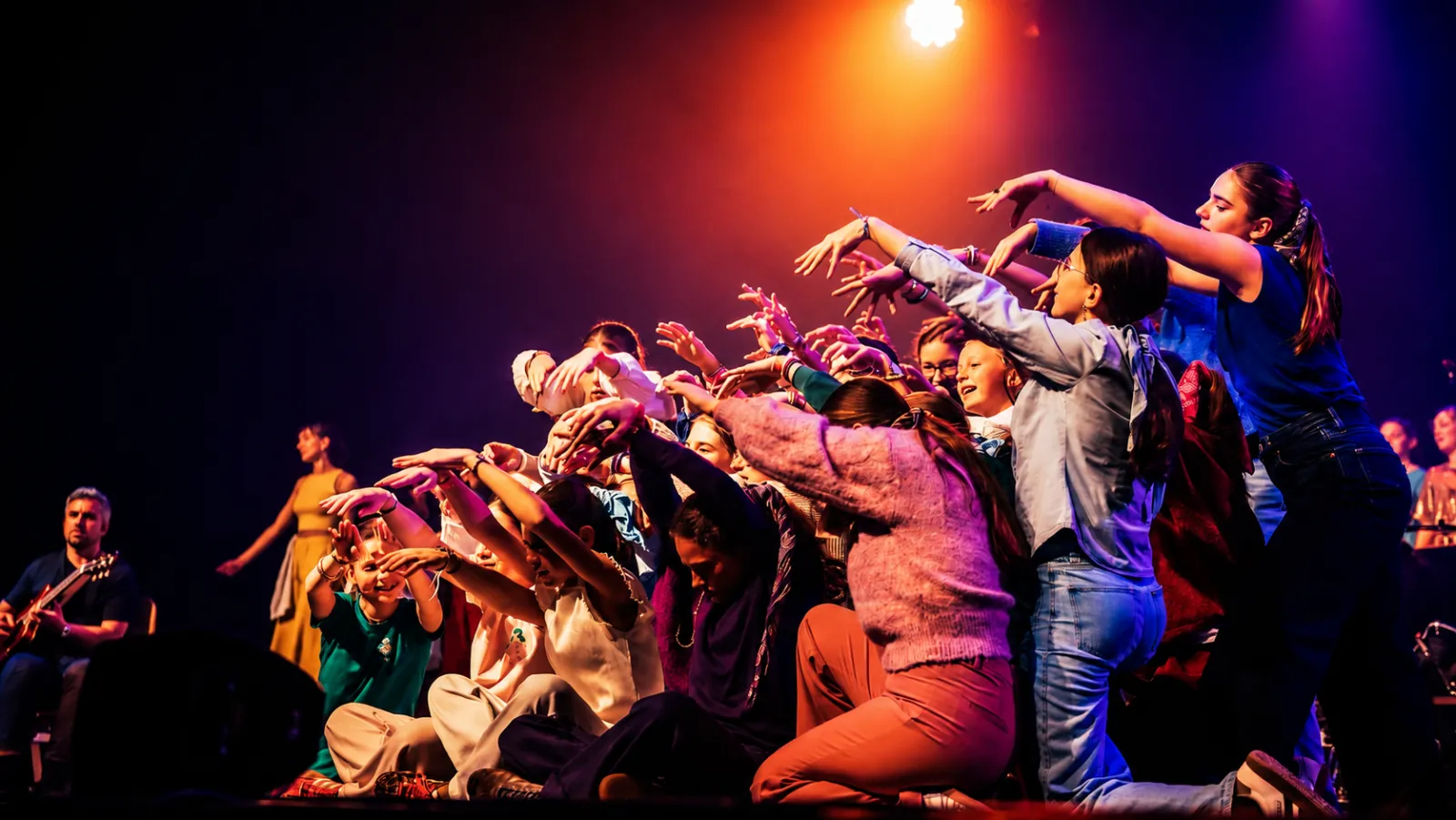 Le chœur Nouvelle Génération en spectacle sur scène
